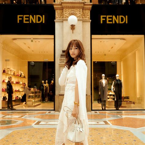 川口春奈 fendi|川口春奈がフェンディを纏い過ごすミラノでの  .